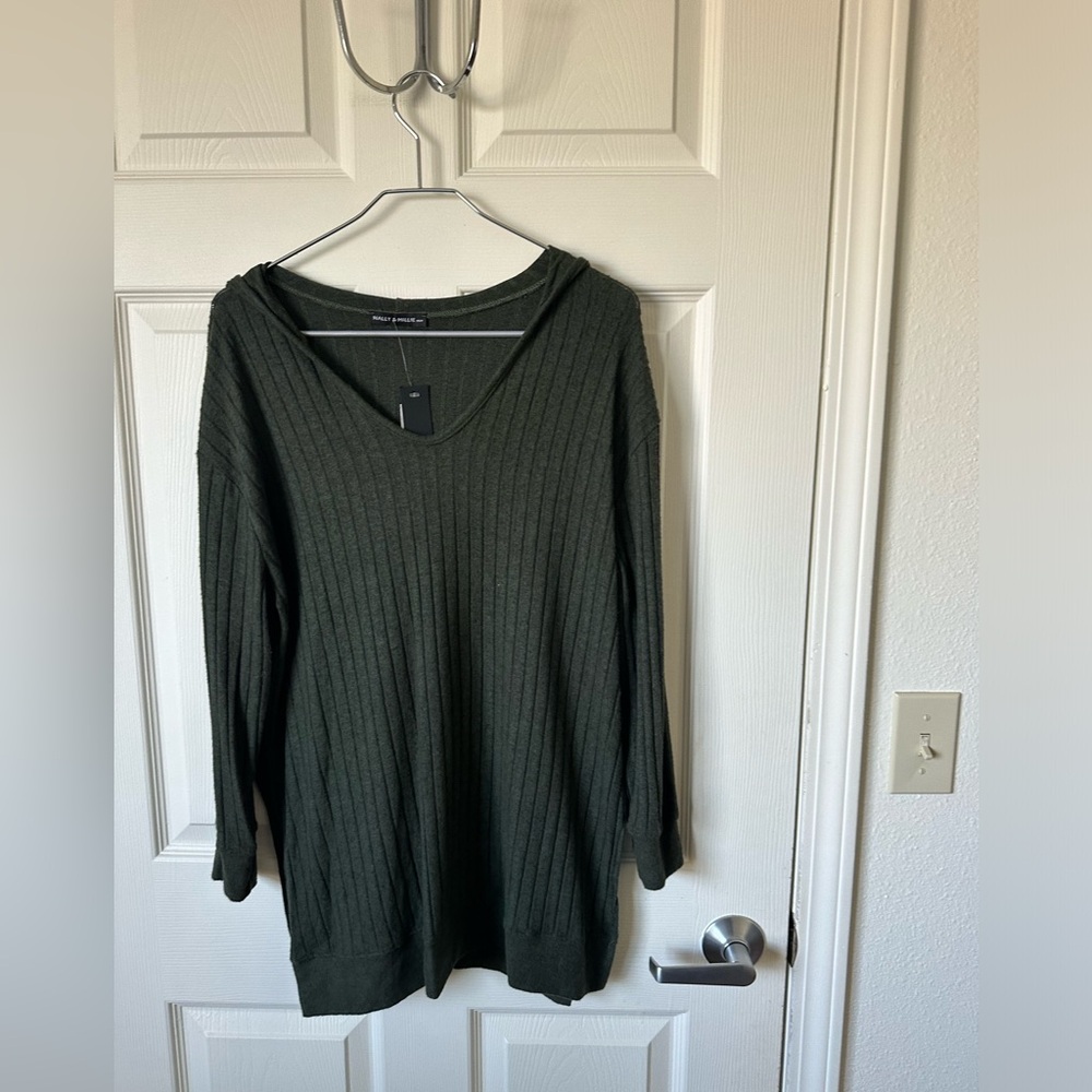 NALLY & MILLIE Hunter Green Hooded Top.
